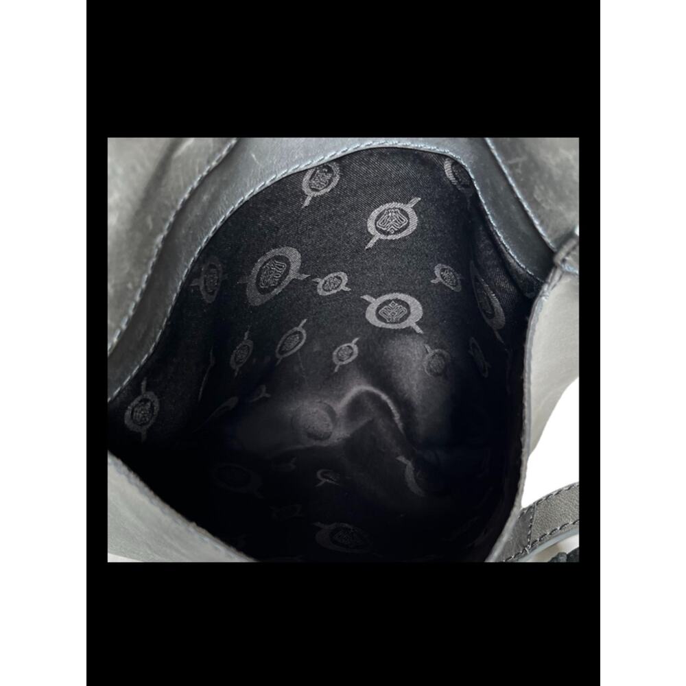 Born grey leather crossbody handbag front back and inside pockets - Picture 9 of 10